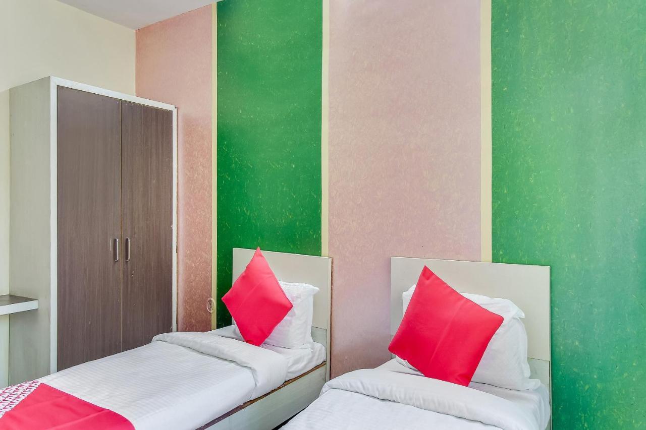 Oyo Flagship 48365 Hotel Shiva'S Castle Chalisgaon Екстер'єр фото