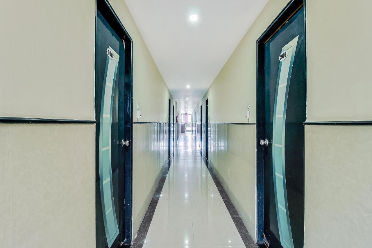 Oyo Flagship 48365 Hotel Shiva'S Castle Chalisgaon Екстер'єр фото